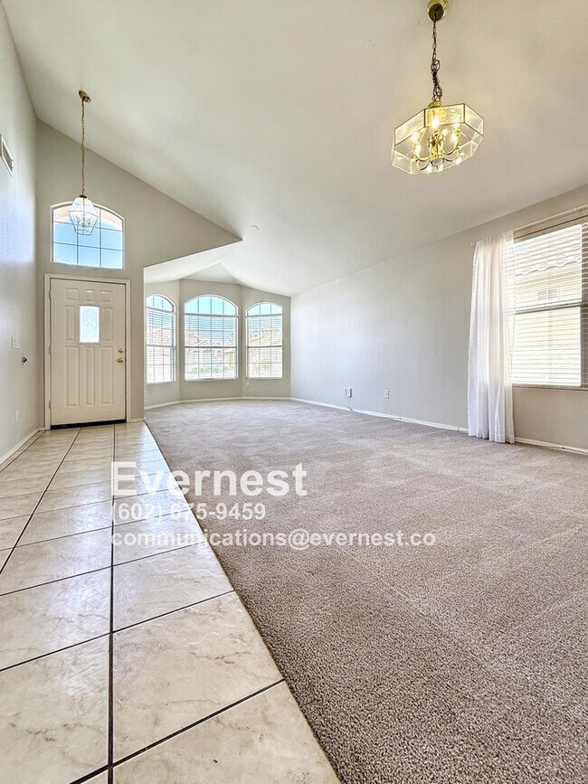 Foto del edificio - 1335 E Century Ave