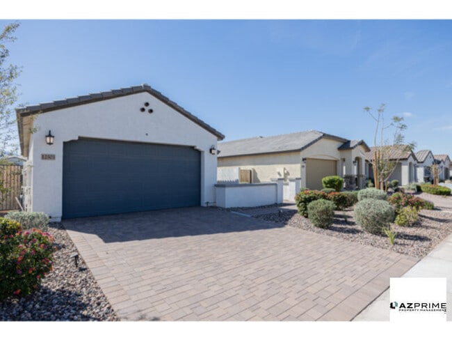 Building Photo - Modern 3/2 Avondale Home!