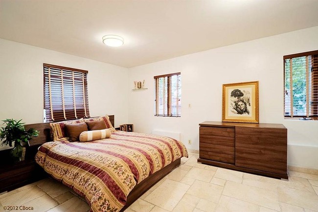 Foto del edificio - 1565 Hendrickson St