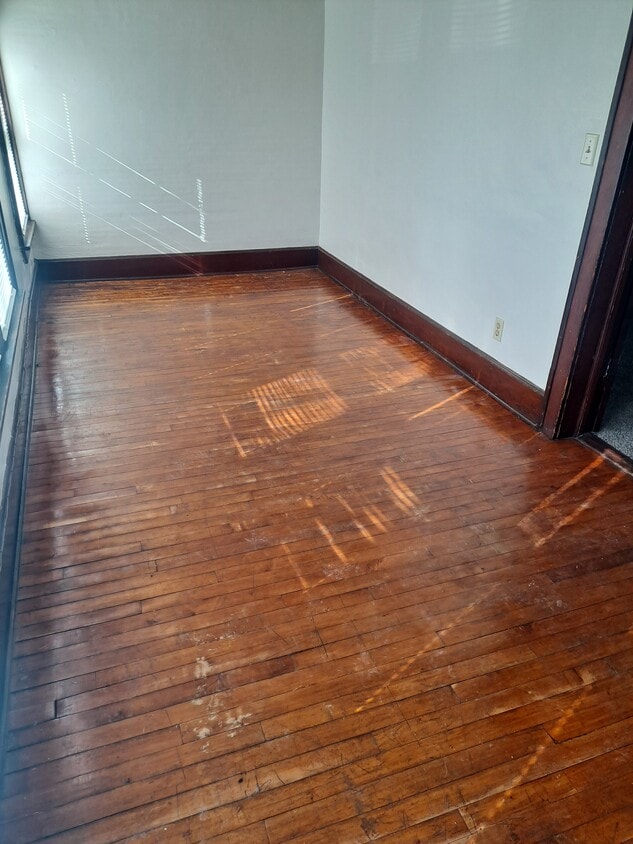 Building Photo - 401 Curtice St W