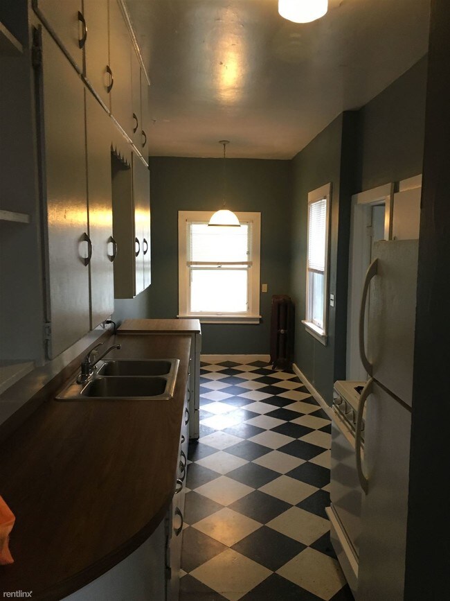 Building Photo - 2 br, 1 bath  - 442 Fountain St NE Apt 2