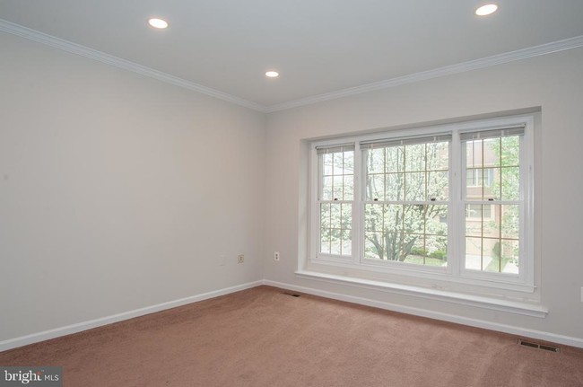 Building Photo - 8404 Millwood Dr