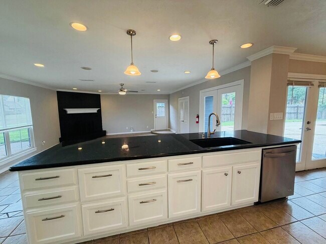 Building Photo - 5080 Browning Dr