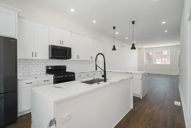 Building Photo - 2715 Lefevre St