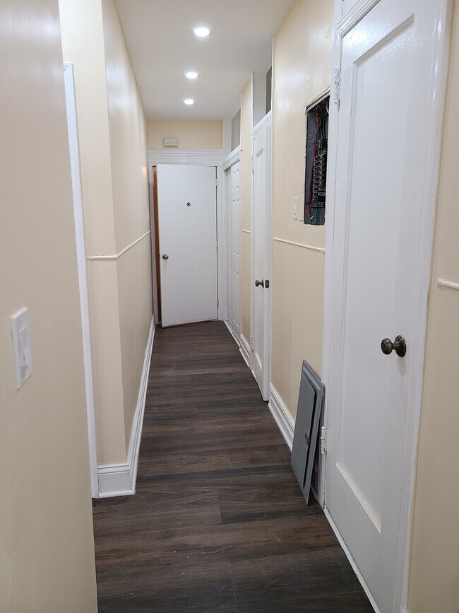 Hallway - 2934 Fenton Ave