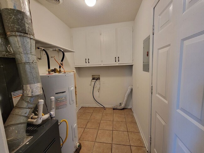 Building Photo - 2 bed 1 bath in Bogart!