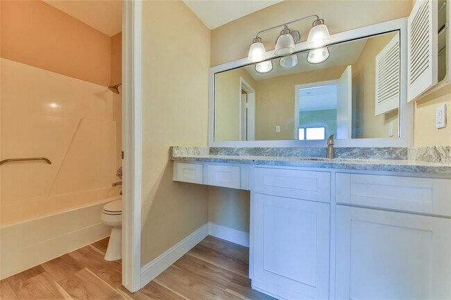 Foto del edificio - 401 Lakeside Ln