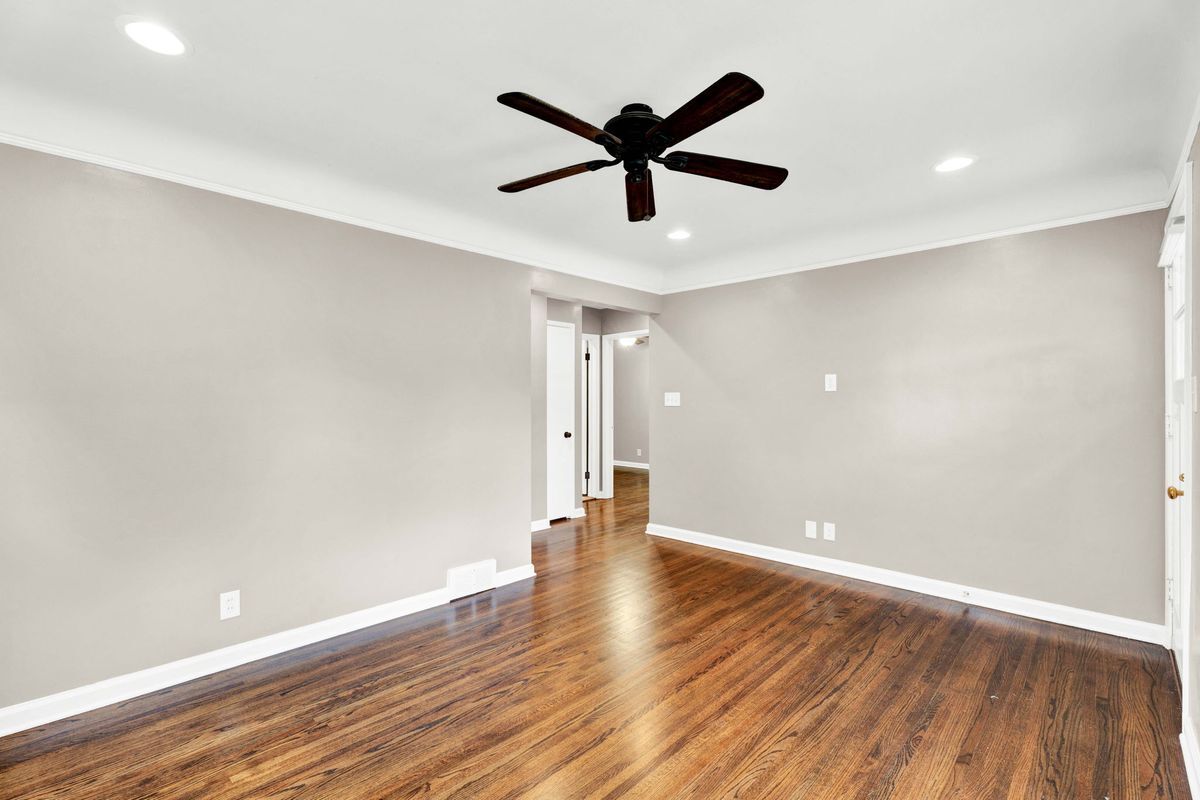 Building Photo - 4271 Prairie Ave