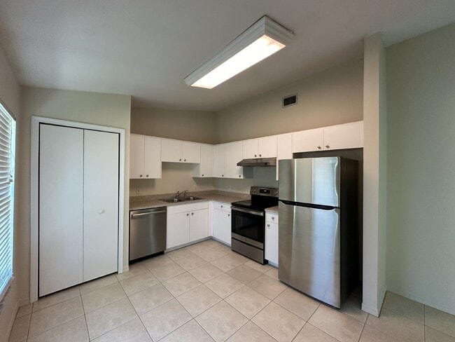 Building Photo - Charming 2-Bed, 2-Bath Home on Foxwood Dri...