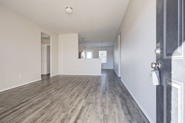 Building Photo - 3 Bed 2 Bath with Open Floor Plan in MWC