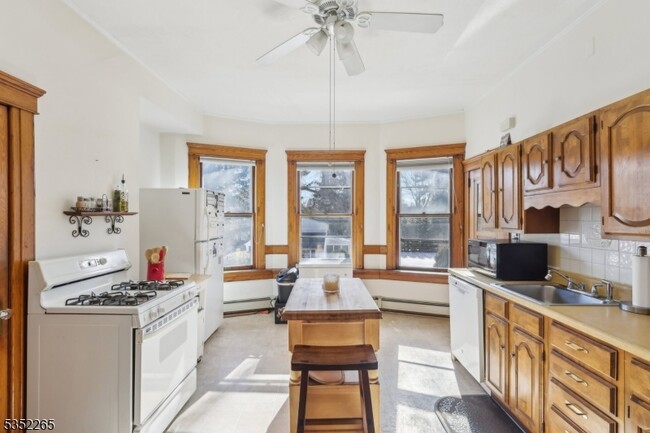 Foto del edificio - 587 Wyckoff Ave