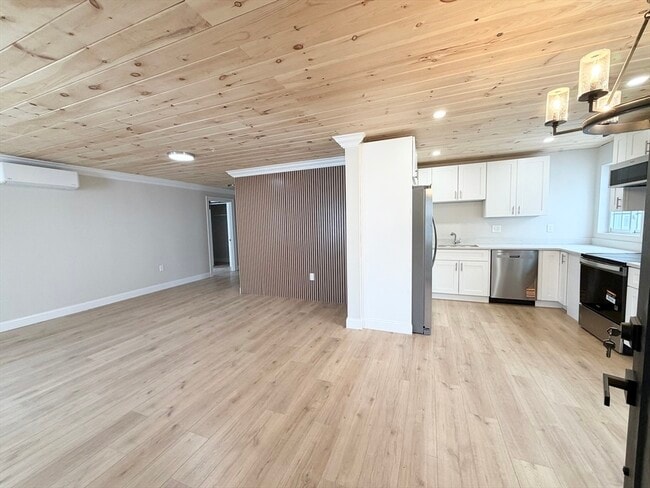 Building Photo - 3 1/2 Buffum St