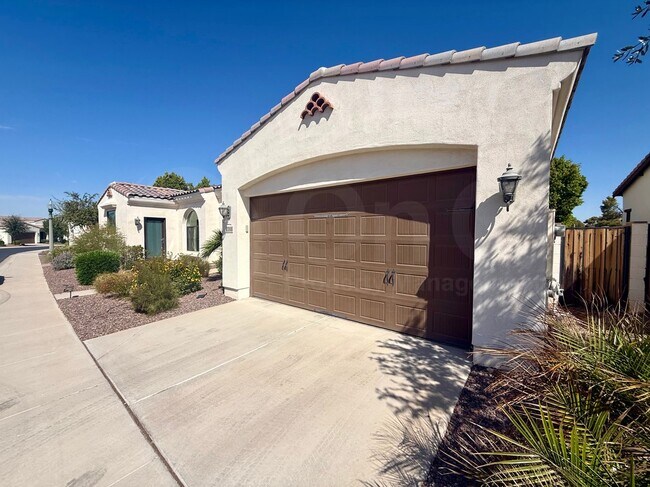Foto del edificio - 14200 W Village Pkwy