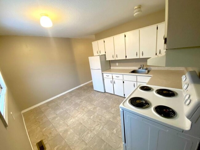 Building Photo - 3 bedroom in Prince George BC V2L 2V9