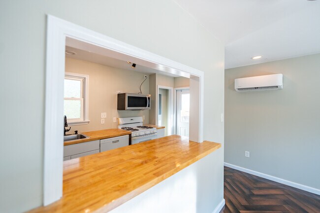 Foto del edificio - 341 Little John Dr NW