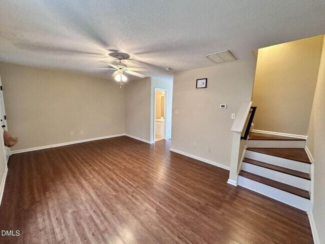 Foto del edificio - Lovely 3 bedroom 2.5 Bath Townhome