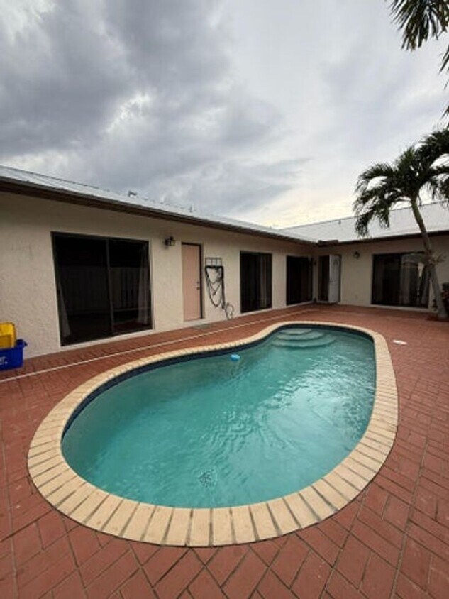 Foto principal - 8845 Center Ct Dr