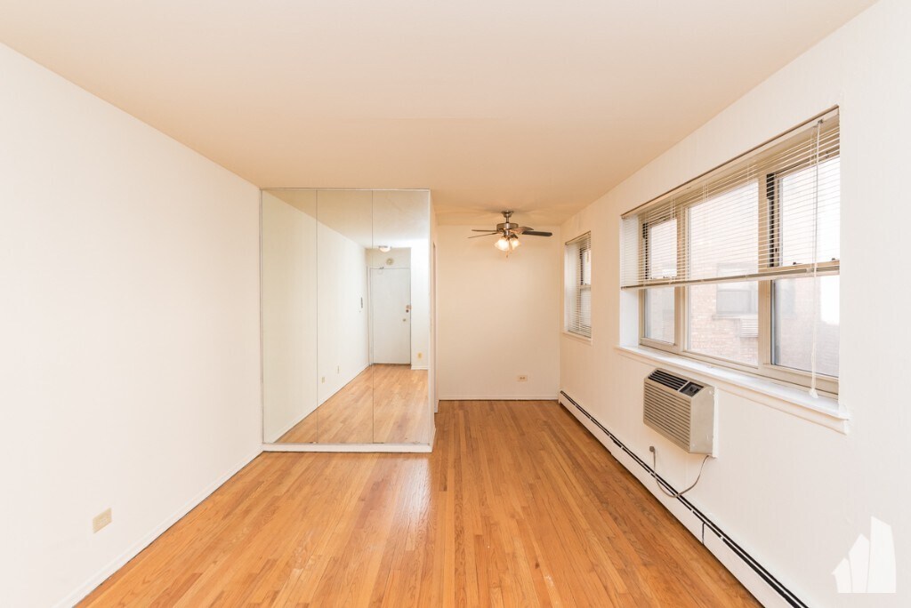 Foto principal - 535 W Briar Pl