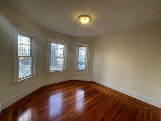 Foto del edificio - 32 Pearson Rd