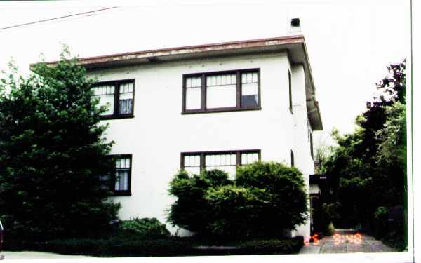Building Photo - 6426 Benvenue Ave