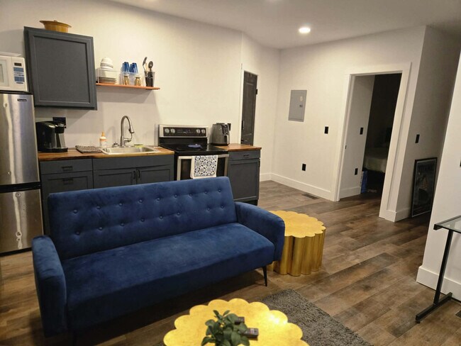 Foto del edificio - 11765 Glenfield Ave