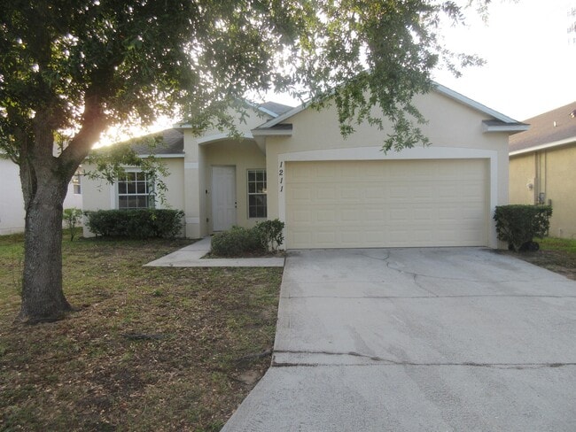 Building Photo - 1211 Knollwood Dr