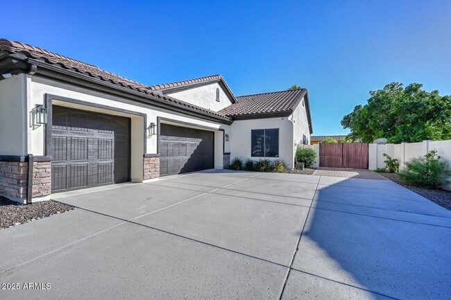 Building Photo - 9133 W Andrea Dr