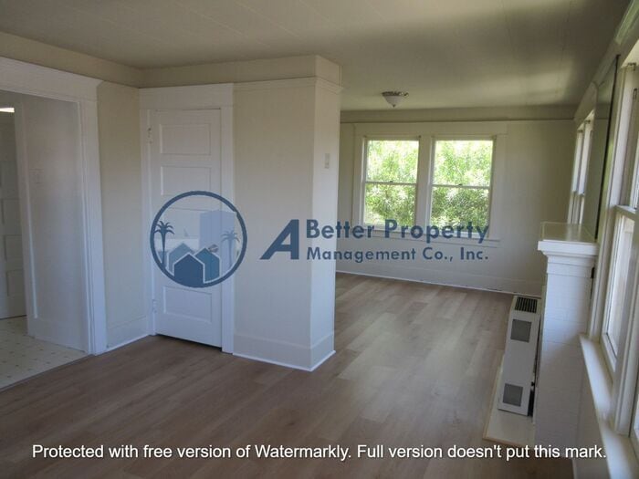 Primary Photo - Classic upper REAR gated unit with NEWER P...