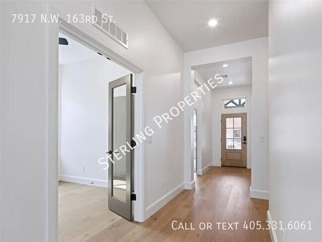 Foto del edificio - 7917 NW 163rd St
