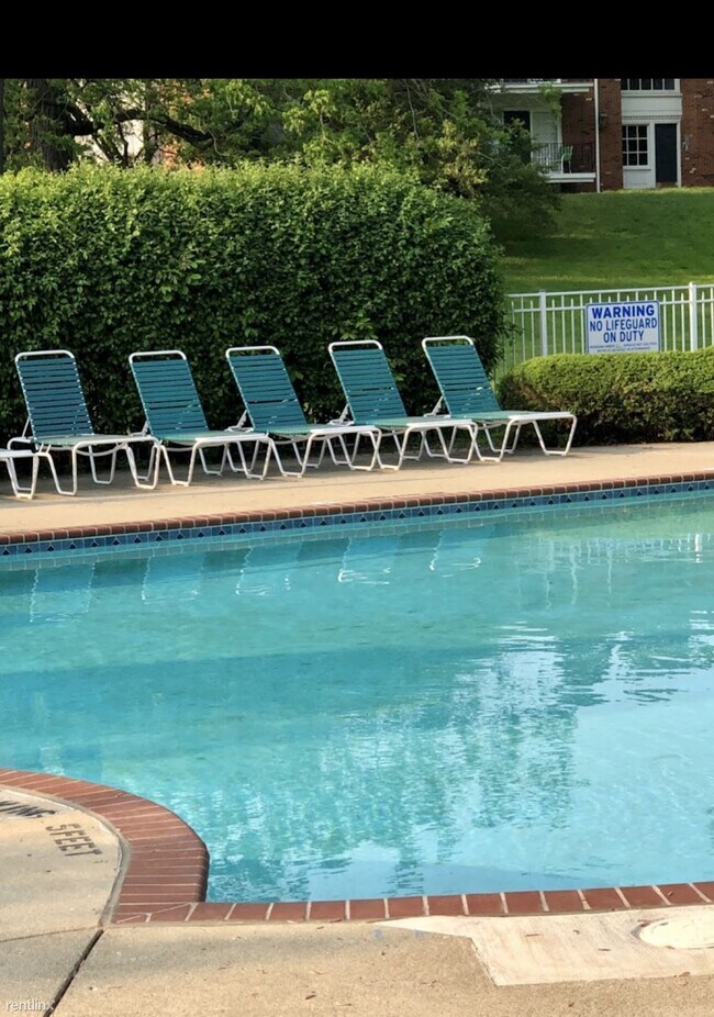 Foto del edificio - 2 br, 2 bath Condo - 468 Fox Hills Dr S Apt 6