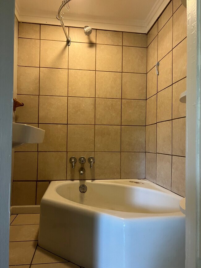 51 Asnuntuck St, Enfield, CT 06082 Townhome Rentals in Enfield CT