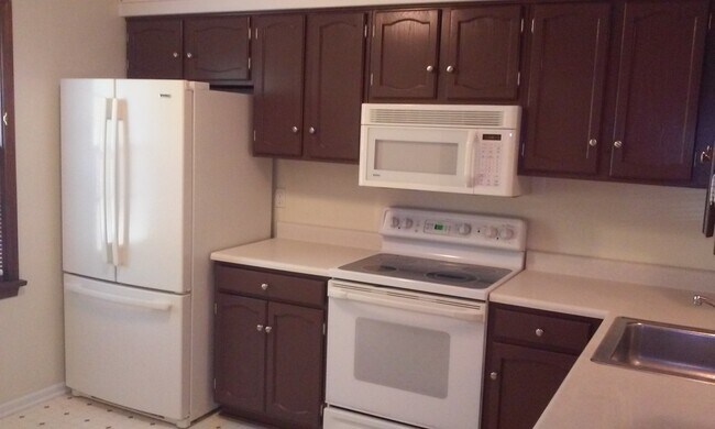 Kitchen - 72 Woodridge Trl