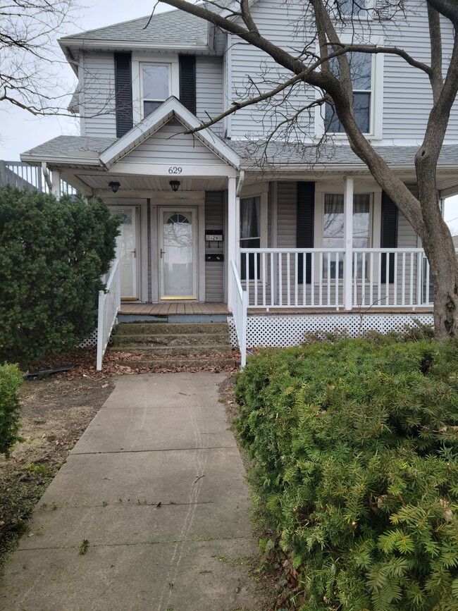 Front Entrance - 629 N Main St