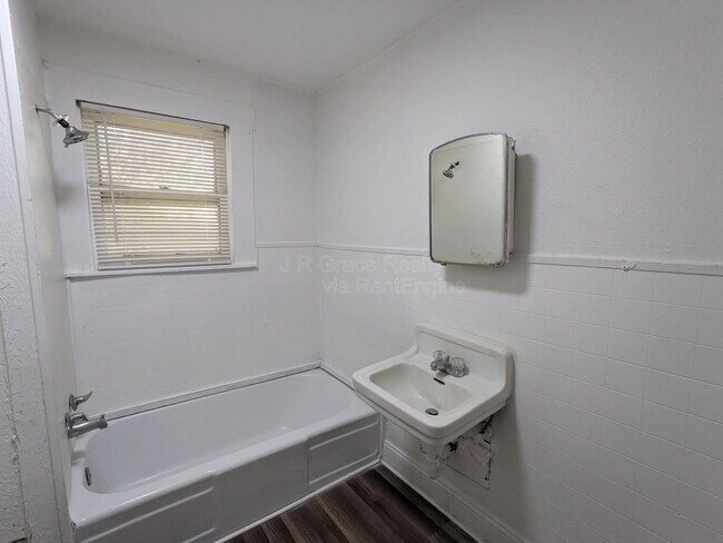 Foto del edificio - 1320 Harrison Ave