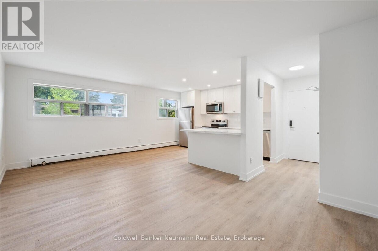 Primary Photo - 10 Glenbrook Dr