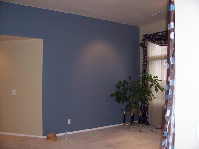 Building Photo - 23786 SE Summerhill Ln