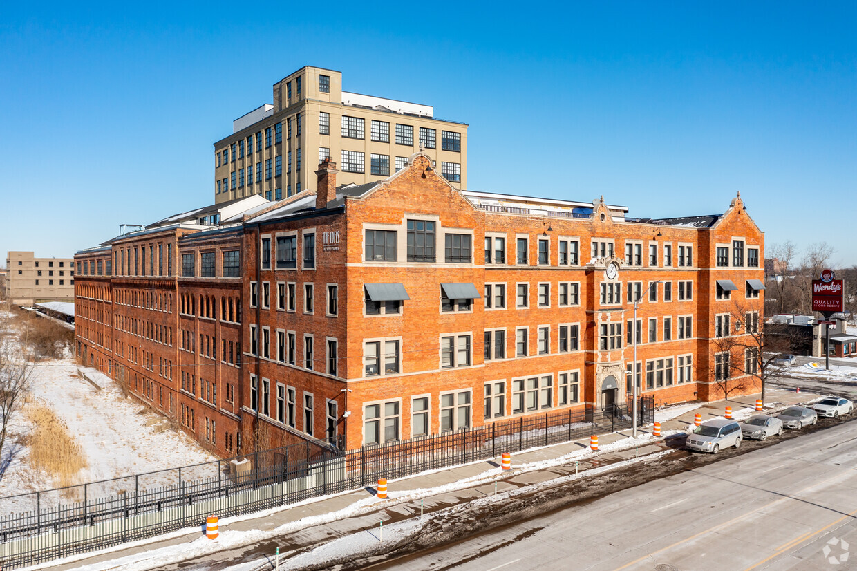 Building Photo - Lofts At Rivertown