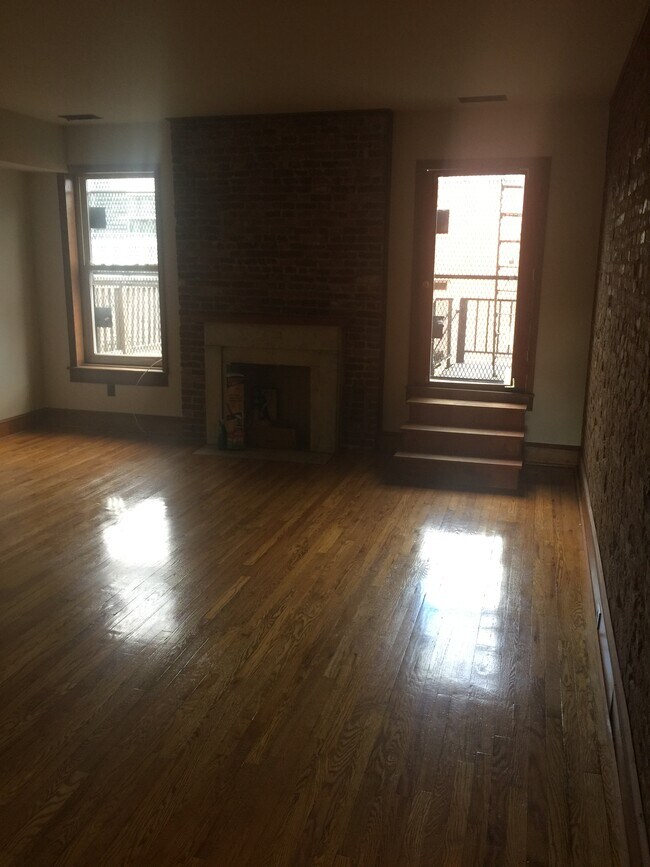 Livingroom - 28 E Preston St