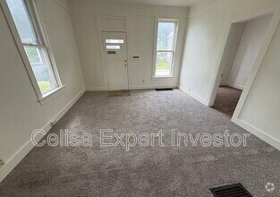 Building Photo - 528 5th St