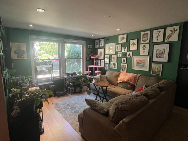 Foto del edificio - 4411 1st Pl NE