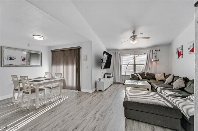 Foto del edificio - 555 E Silverado Ranch Blvd