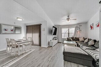 Building Photo - 555 E Silverado Ranch Blvd