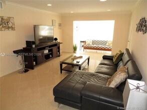 Building Photo - 6471 Bay Club Dr