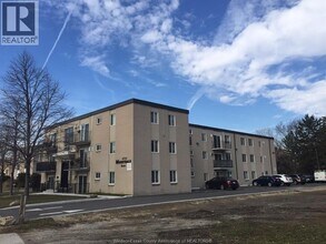 Building Photo - 6530 Wyandotte St E