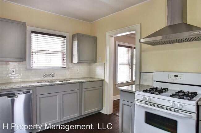 Building Photo - 1711 Albans Rd