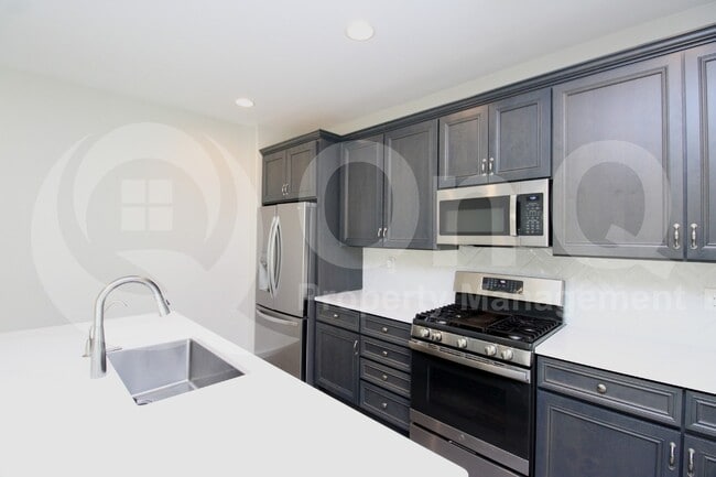 Building Photo - 3044 N Cholla St