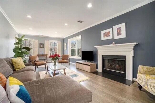 Foto del edificio - Charming 3bd/2.5bA Home Atlanta Near Emory & CDC w/ Private Fenced Yard in Cul-De-Sac!