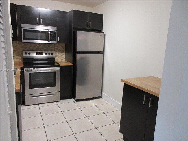 Foto del edificio - 10710 Royal Palm Blvd