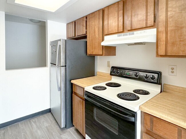 Building Photo - 7825 Barbara Ann Dr