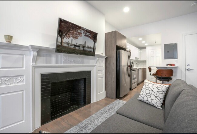 Building Photo - 503 Beacon St